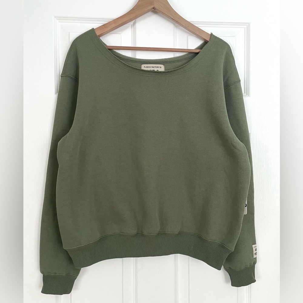 NWT Fleece Factory Sweatshirt Size M